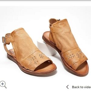 NWOT Miz Mooz Fifi Sandals